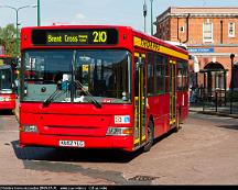 Thorpes_DFL_82_Golders_Green_stn_London_2005-05-31