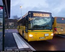 Forenade_Buss_i_Varmland_1332_Karlskoga_busstation_2013-11-08