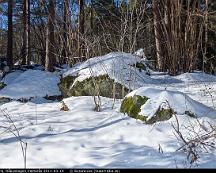 Stenar_i_sno_Rabyskogen_Vasteras_2011-03-19