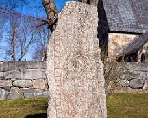 Runsten_U_180_osseby-Garns_kyrka_2014-03-28