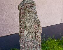 Runsten_U_389_Stora_Gatan_Sigtuna_museum_2007-06-08b