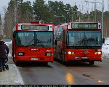 Busslink_7107_4282_Vasterhaninge_station_2004-11-29