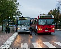 Swebus_3742_Busslink_4105_Norrtalje_busstation_2006-10-05