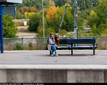 Kvinna_med_hund_Ulriksdals_station_2007-10-03