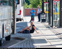 Vantar_pa_bussen_orebro_resecentrum_2009-08-06