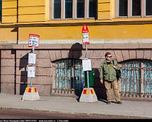 Vantan_pa_bussen_Norra_Strandgatan_Gavle_2010-05-03