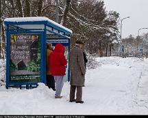 Vantan_pa_bussen_Hpl_Hammarbacksvagen_Narvavagen_Vasteras_2010-11-10